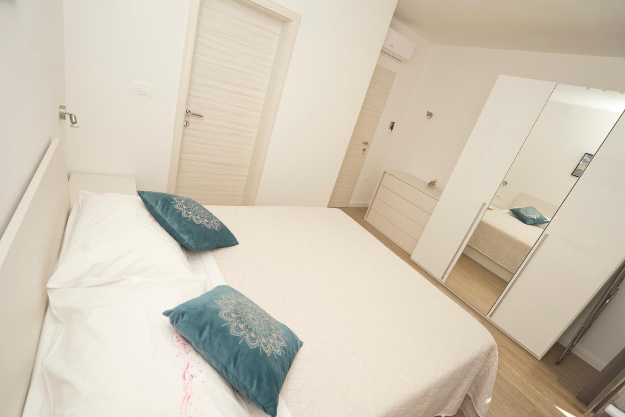 Riviera Blue Apartments With Seaview, Private Whirlpools And Parking Near Opatija Opric Buitenkant foto